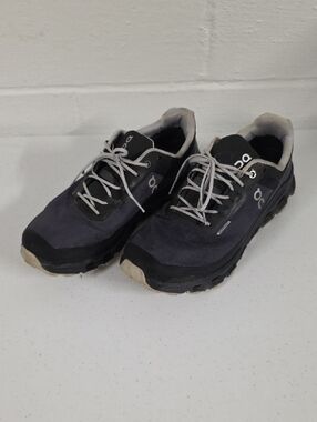 QC Women's Trail Shoes in Black and Gray